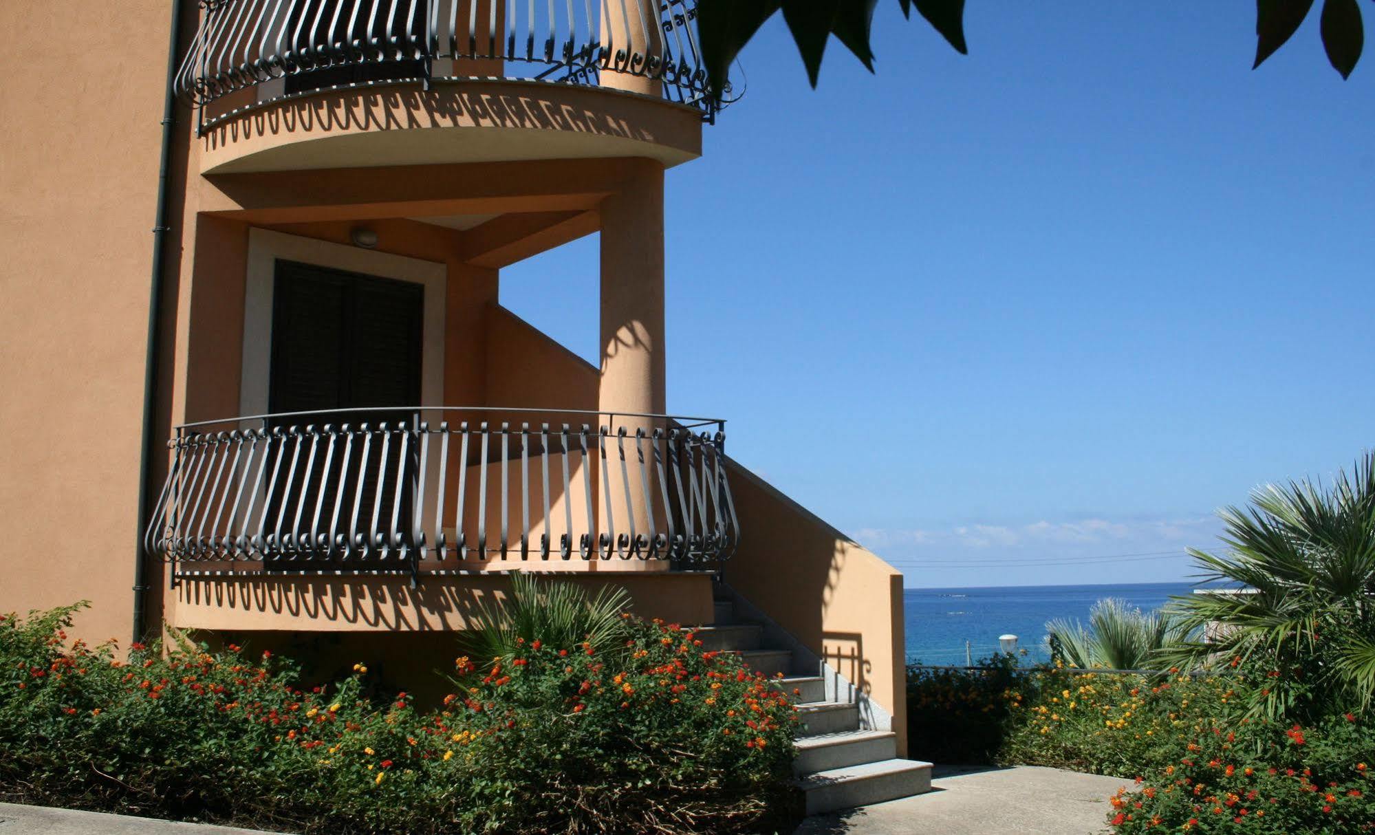 Residence Pietre Bianche Aparthotel Pizzo  Luaran gambar